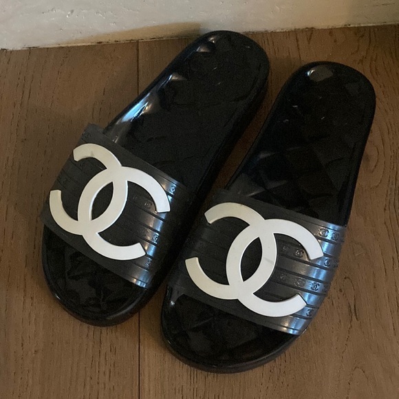 CHANEL BLACK RUBBER JELLY slide - Picture 1 of 14